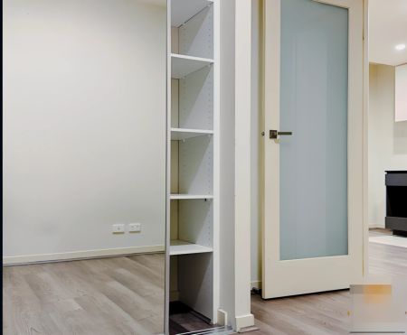 Secondary Bedroom - Photo 3