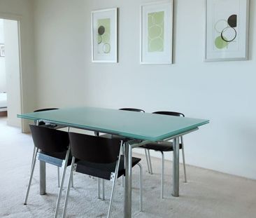 Stunning City Views Furnished Apartment - Photo 2