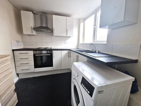 1 bedroom in a house share to rent - Photo 4