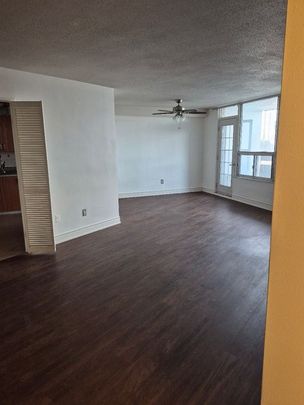 For Lease - 10 Edgecliffe Golfway Unit# 712, Toronto, Ontario - Photo 1