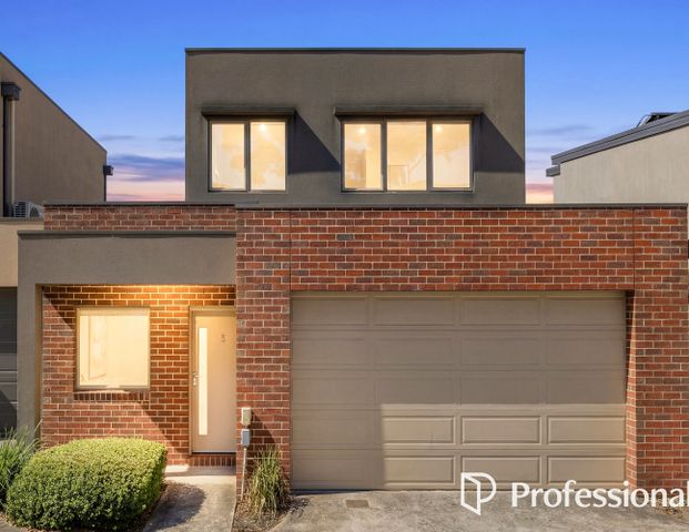 Stylish Townhouse Living in Wantirna South - Photo 1