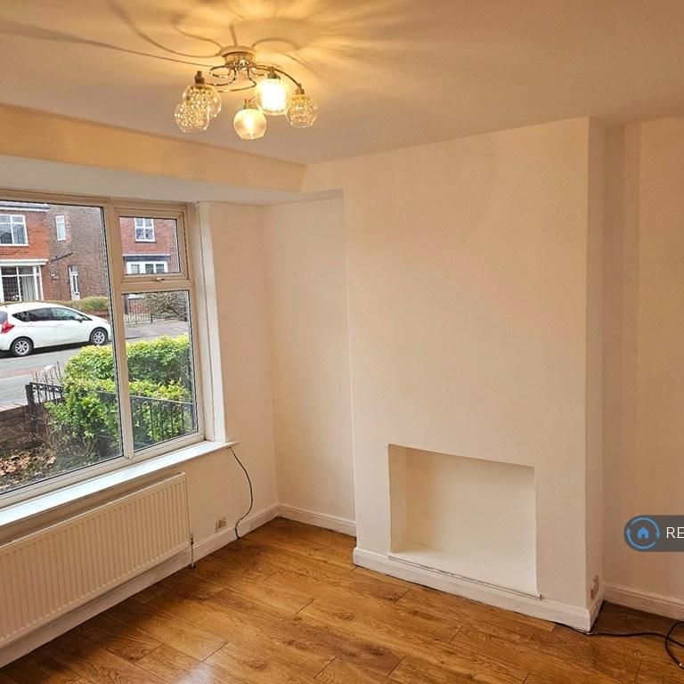 3 bedroom semi-detached house to rent - Photo 1