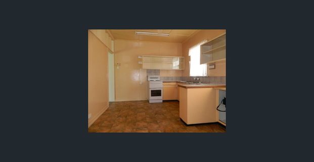 Charming3 bedroom Home in a Convenient Location - Photo 1