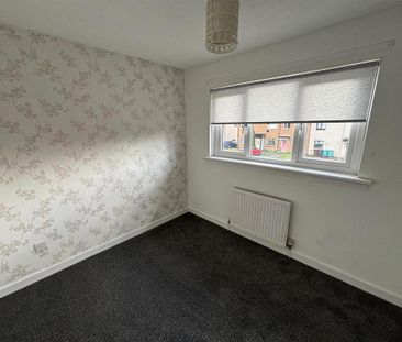 2 bedroom end of terrace house to rent - Photo 2