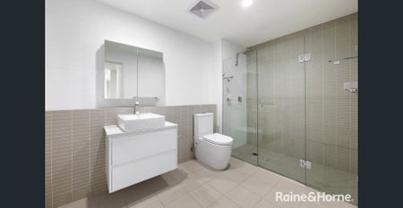 Modern 1 Bedroom Apartment with Large Study with Leafy Surrounds - Photo 2