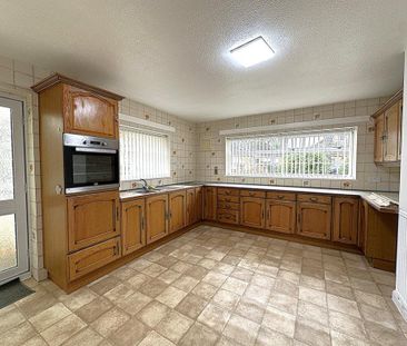 3 bedroom detached bungalow to rent - Photo 3