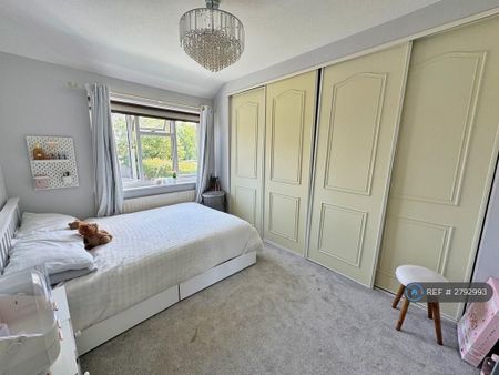 3 bedroom semi-detached house to rent - Photo 4