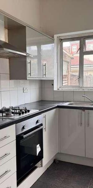 Audley Gardens, Ilford, IG3 - Photo 1