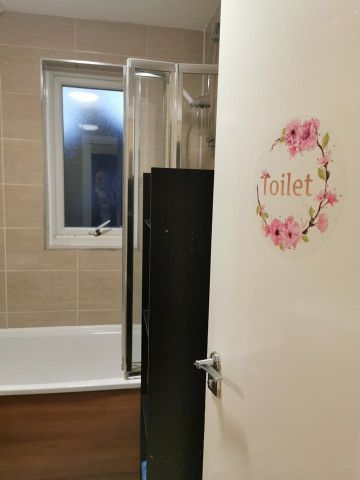 1 Bed Flat, Old Kent Road, SE1 - Photo 2