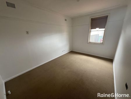 Convenient & Comfortable Living in Bomaderry - Photo 5