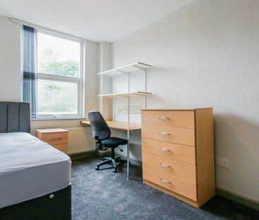 6 bedroom terraced house to rent - Photo 3