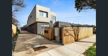 Brand new townhouse living - Photo 4