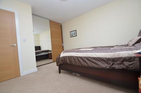 Heacham Avenue, Ickenham, UB10 - Photo 2