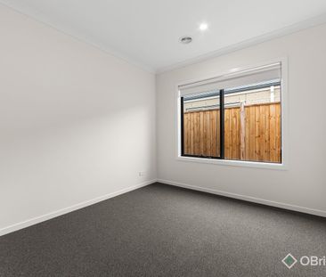 Stunning Brand-New Home in the sought after Everley Estate - Photo 6