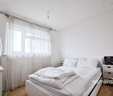 Brambles Farm Drive, Uxbridge, UB10 - Photo 6