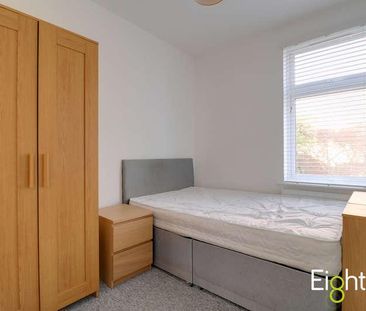 Coombe Road, Brighton, BN2 - Photo 2