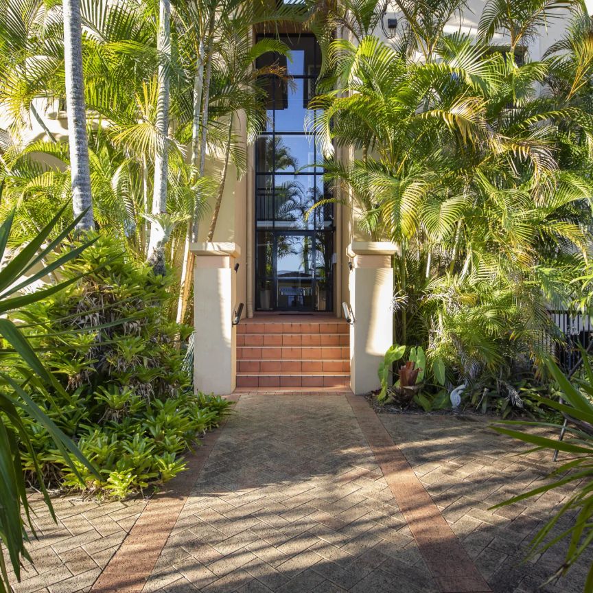 5/5 Tarni Avenue, Palm Beach. - Photo 1