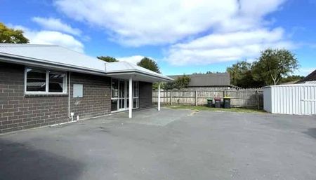 6 Bedrooms with Ensuite Bathrooms- Close to Uni - Photo 4