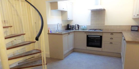 92 Summerland Avenue, Minehead, TA24 - Photo 2