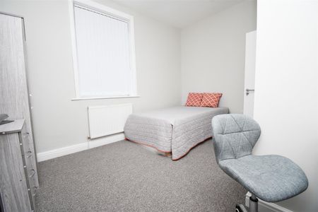 1 bed house share to rent in Berry Street, Burnley, BB11 - Photo 2