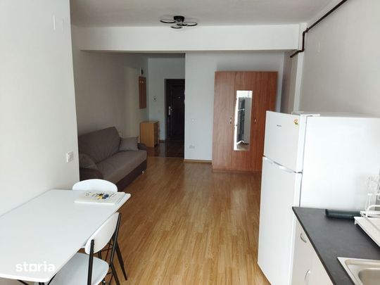 Închiriez apartament - Photo 1
