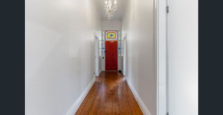 Beautiful 4 bedroom home with a pool in Golden Square - Photo 2