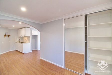 Quite and leafty One bedroom one study - Photo 2