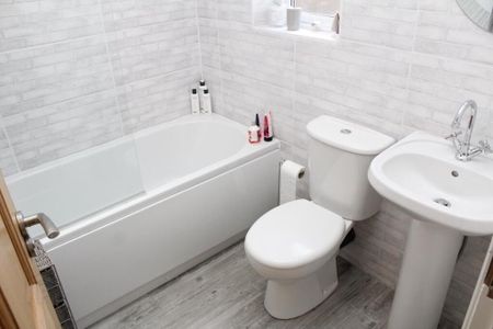 37 Irwin Crescent, Belfast, BT4 3AQ - Photo 5