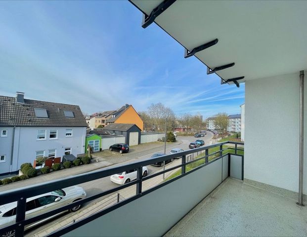 Geräumige 3- Zi.-Wohnung mit Balkon! - Foto 1