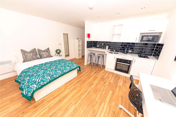 Studio to let in Liverpool - Photo 1