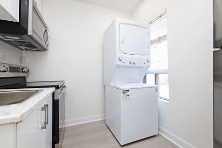 For Lease - 952 Queen Street, Toronto, Ontario - Photo 3