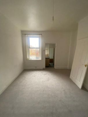 2 bedroom ground floor flat to rent - Photo 1