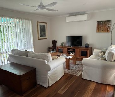 Helensvale - Photo 1