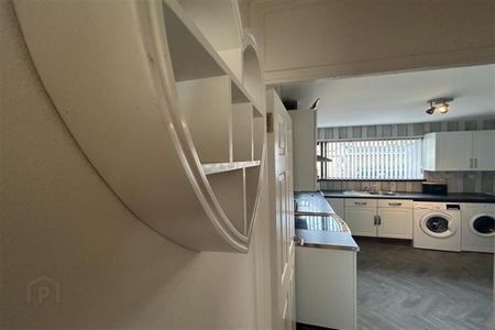 Room 2, 10 Hollyvale, Newtownabbey, BT36 5NG - Photo 5