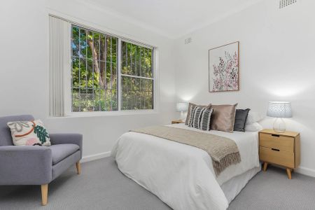 Modern two-bedroom apartment with private entry - Photo 4