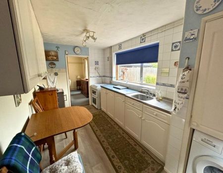 3 bedroom semi-detached house to rent - Photo 5