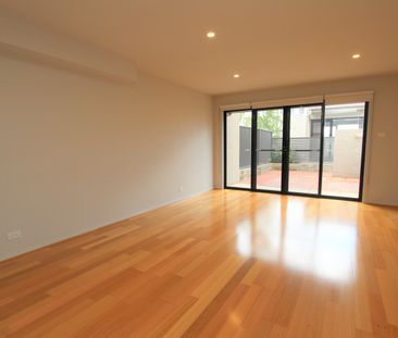 Perfect Townhouse Living - Photo 1