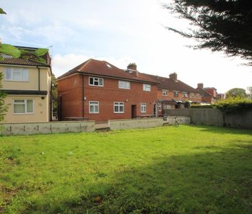 6 bedroom semi-detached house to rent - Photo 3