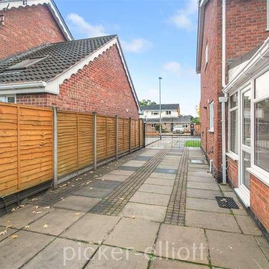 Bosworth Close, Hinckley, LE10 - Photo 1