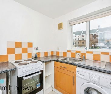 Lewes Close, Essex, Grays - Photo 1