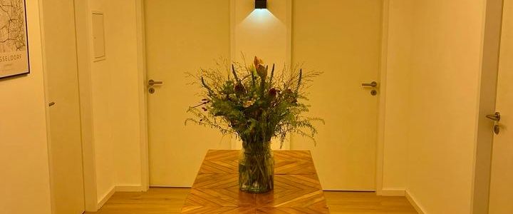 Ab sofort frei: vollmöbliertes Business WG Zimmer in D-Zoo - Photo 1