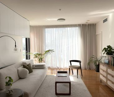 Bright & Upgraded 1-Bedroom Apartment - Photo 2