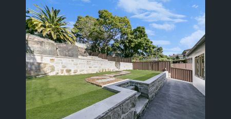 Stylish Freestanding Cottage - Photo 5