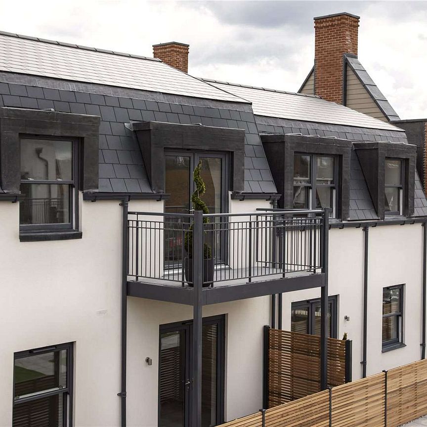 A one bedroom newly built apartment located in the centre of Farnham - Photo 1