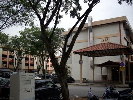 Blk 352 Clementi Avenue 2 Shopping Centre (Clementi), HDB 4 Rooms - For Rent - Photo 2