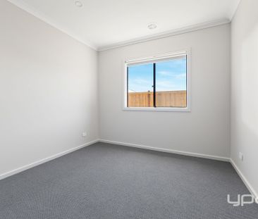 BRAND NEW FAMILY HOME! - Photo 2