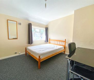 5 bedroom semi-detached house to rent - Photo 3