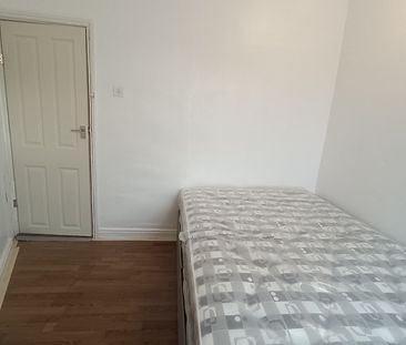 Room in a Shared House, Norway Street, M6 - Photo 5