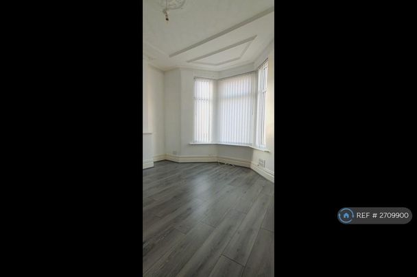 3 bedroom end of terrace house to rent - Photo 1