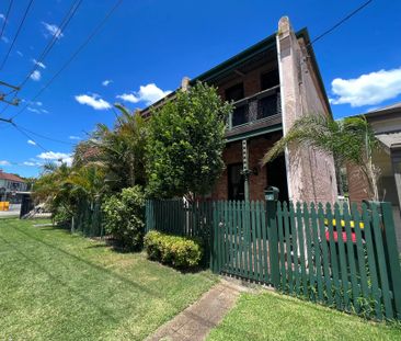 Charming Two Bedroom Terrace House! - Photo 4